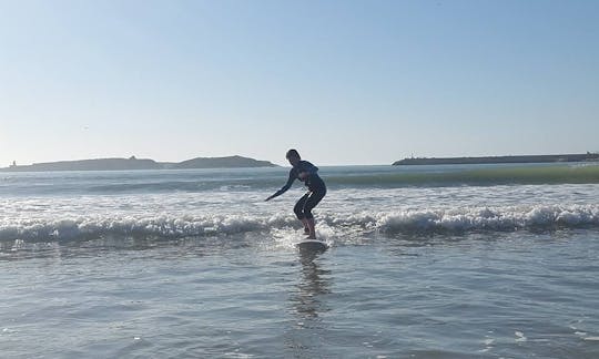 Cours de surf amusants à Essaouira, Maroc