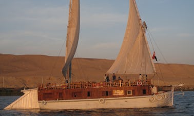 Alugue um barco tradicional em Gazirat Al Awameyah, Luxor, Egito