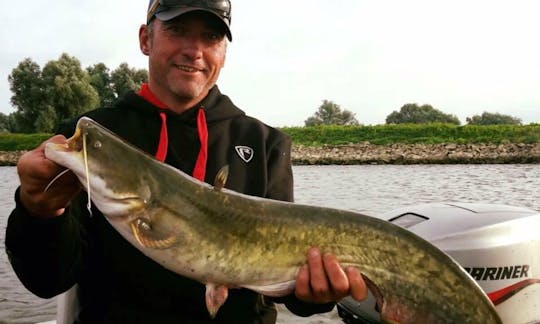 Enjoy Fishing in Tiel, Amsterdam, Netherlands on 16' Lund 1600 Fury Jon Boat