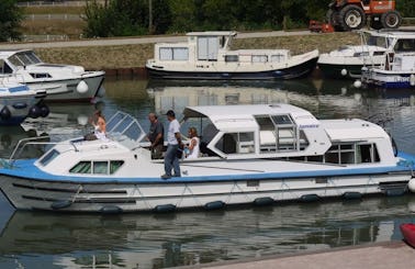 Charter 40' Jmaica S Canal Boat in Fourques-sur-Garonne, France
