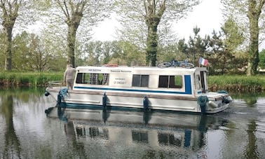 Charter 30' Espade 930 Canal Boat in Fourques-sur-Garonne, France