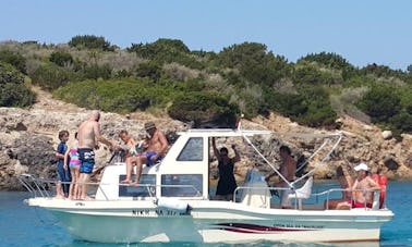 Louez ce yacht demi-cabine de 26 pieds à Lefkada, en Grèce