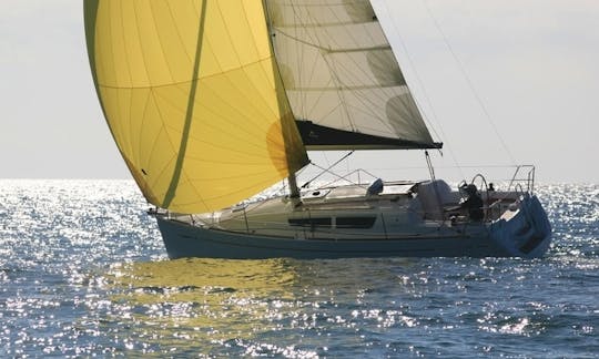 Charter 30' Jeanneau Sun Light 30i Crusing Monohull in Nordborg, Denmark