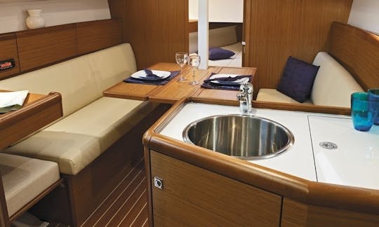 Charter 30' Jeanneau Sun Light 30i Crusing Monohull in Nordborg, Denmark