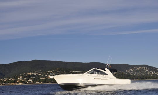 Charter 52' Riviera Express 48 Motor Yacht in Cavalaire-sur-Mer, France