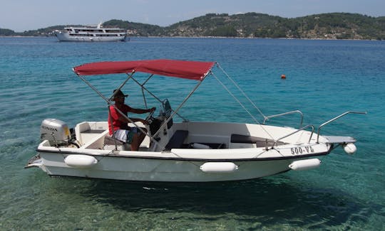 Rent 16' Fisherman Elan 495 Center Console in Vela Luka, Croatia