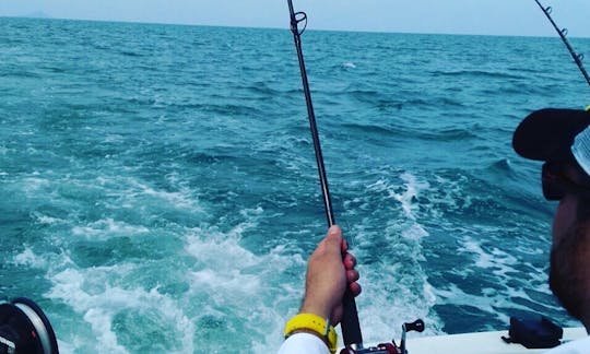 VIAJE DE PESCA en un barco Shamrock de 26 pies en Playa Blanca, Coclé, Panamá
