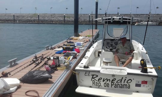 VIAJE DE PESCA en un barco Shamrock de 26 pies en Playa Blanca, Coclé, Panamá