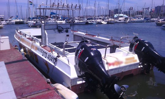 Bateau spacieux pour les excursions de pêche au départ de Durban, Afrique du Sud