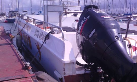 Bateau spacieux pour les excursions de pêche au départ de Durban, Afrique du Sud