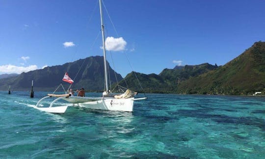 Recorrido en barco capitaneado a bordo del tradicional velero piragua «Va'a Tai'e» de 29 pies