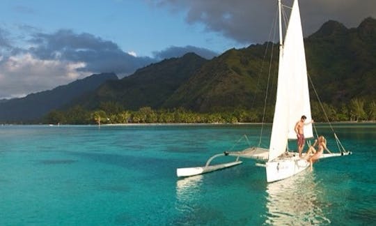 Recorrido en barco capitaneado a bordo del tradicional velero piragua «Va'a Tai'e» de 29 pies