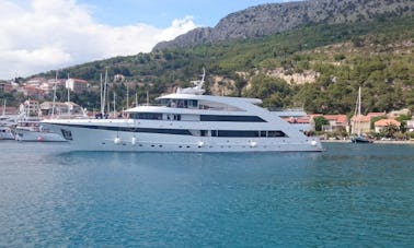 Power Mega Yacht for rent in Split