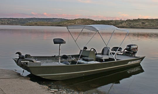 Guided Fishing Trip on 14' Alumacraft in Alcántara, Spain