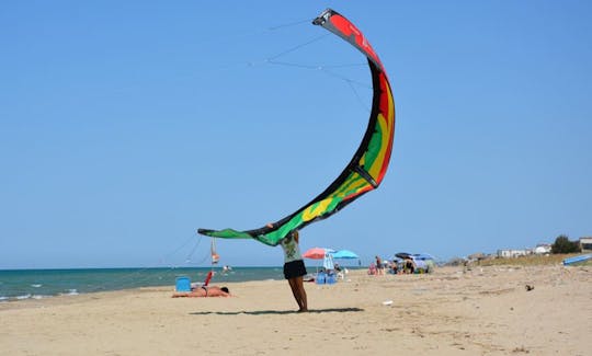 Desfrute de kitesurf em Torre Mileto, Itália