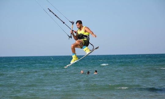 Desfrute de kitesurf em Torre Mileto, Itália