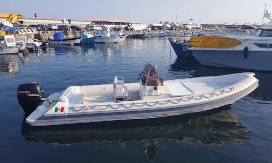 Louez un bateau gonflable rigide à Salerne, en Italie