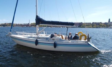Charter 51' Beneteau Oceanis Cruising Monohull in Porto Ottiolu, Italy