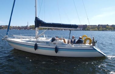 Charter 51' Beneteau Oceanis Cruising Monohull in Porto Ottiolu, Italy