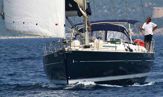 Charter 56' Beneteau Oceanis Clipper 523 Cruising Monohull in Castiadas, Sardegna