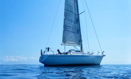 Charter Beneteau Cyclades 43.4 Cruising Monohull in Puglia, Italy