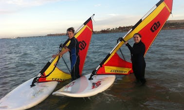 Aventura de windsurf na província do Mar Vermelho, Egito