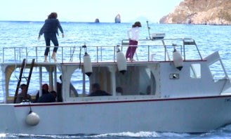 Charter 39' Sbocciata Motor Yacht in Lipari, Sicilia