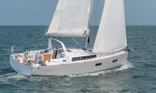 Charter 38' Oceanis 38 Crusing Monohull em Šibenik, Croácia