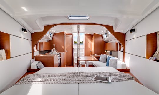 Charter 38' Oceanis 38 Crusing Monohull em Šibenik, Croácia