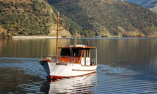 Charter to Gulet in Viseu, Penajóia, Portugal