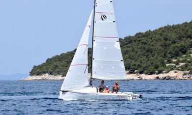 Rent Seascape18 / Beneteau First 18 Daysailer in Jezera, Croatia