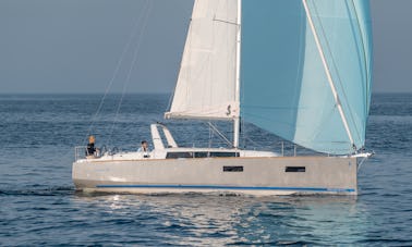 Alquila este velero Beneteau Oceanis 38 desde Barcelona, España