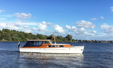 Location de yacht à moteur sur les lacs d'Amsterdam (Kaag)