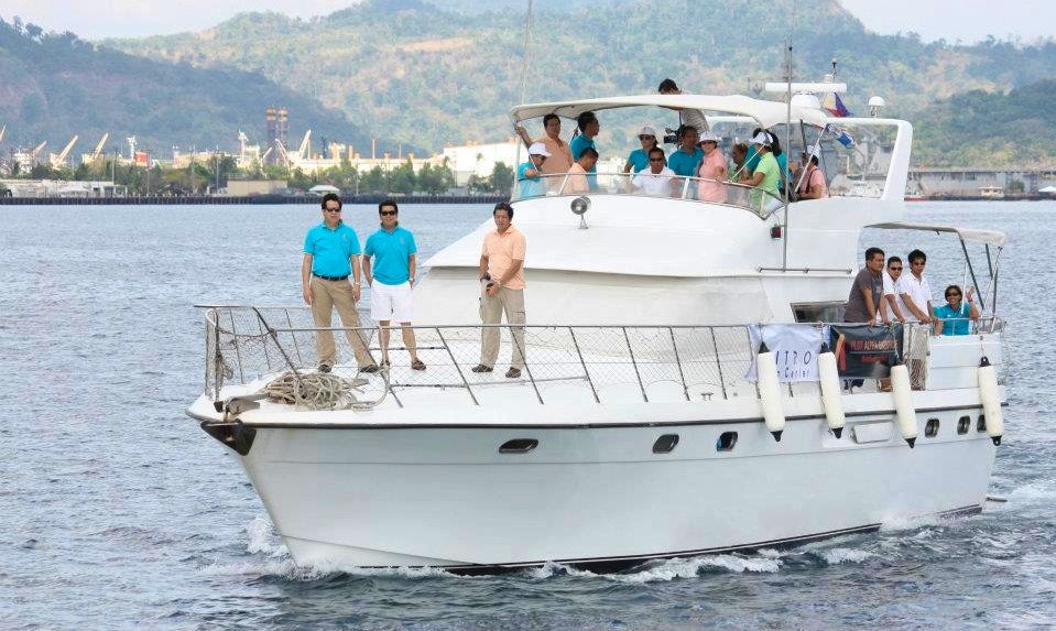 charter yacht in philippines