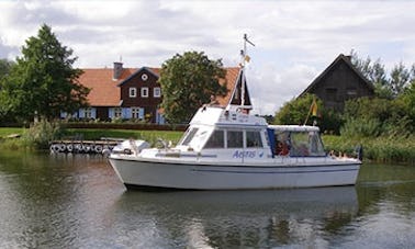 Location d'un yacht à moteur Aistis à Nida, dans le comté de Klaipeda