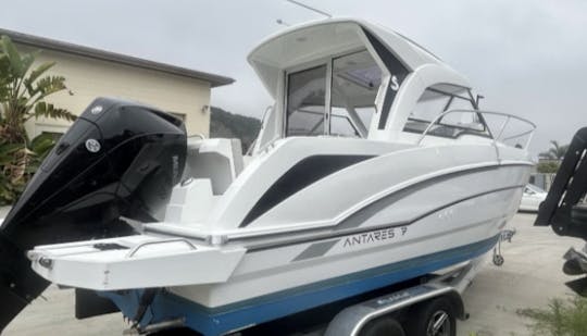 Cruzador de pesca em alto mar Beneteau Antares 7 de alta velocidade