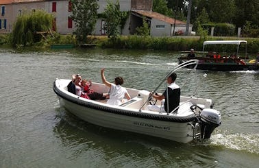 Rent Classic 475 Center Console Boat in Maillé, France