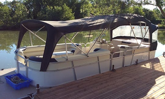 Rent Supra 25 Pontoon in Maillé, France