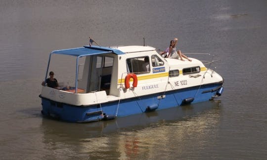 Charter an Triton 860 Houseboat in Briare, France