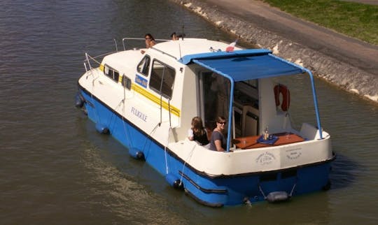 Charter an Triton 860 Houseboat in Briare, France