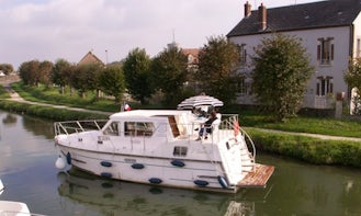 Charter an Aurore 33 Houseboat in Briare, France