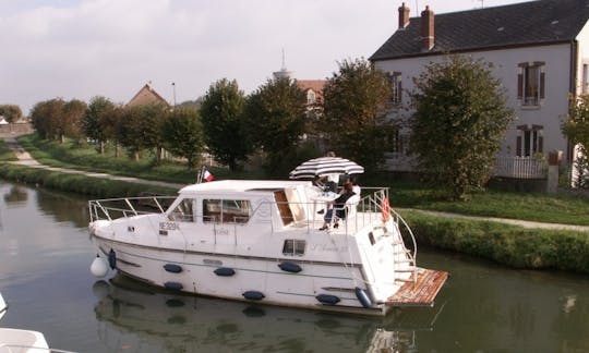 Charter an Aurore 33 Houseboat in Briare, France