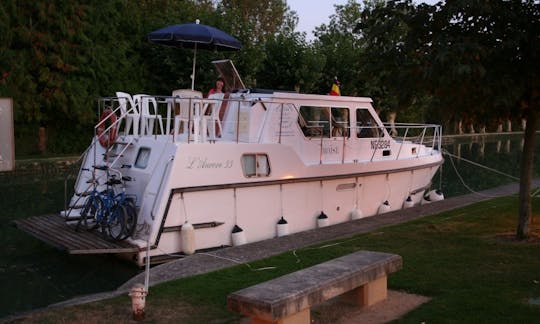 Location d'une péniche Aurore 33 à Briare, France