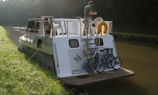 Location d'une péniche Aurore 33 à Briare, France