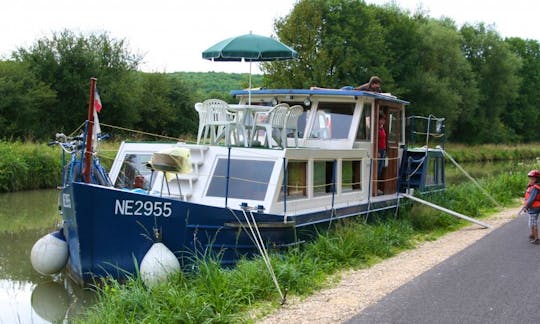 Charter an Classic 1200 Houseboat in Briare, France