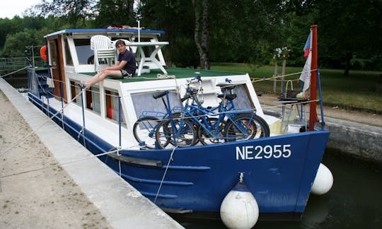 Charter an Classic 1200 Houseboat in Briare, France