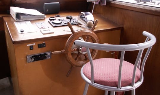 Charter an Classic 1200 Houseboat in Briare, France