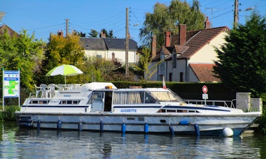 Charter an Eagle Houseboat in Briare, France