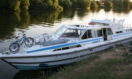 Charter an Eagle Houseboat in Briare, France