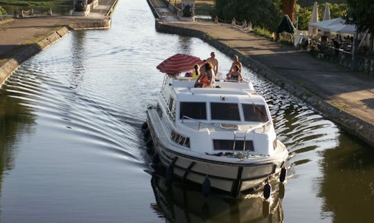 Alquile una casa flotante Orion desde Briare, Francia